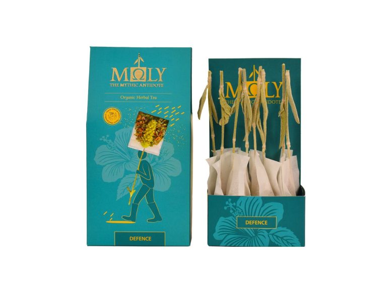 Tee-Teebeutel in einer dekorativen Packung mit botanischem Design.
